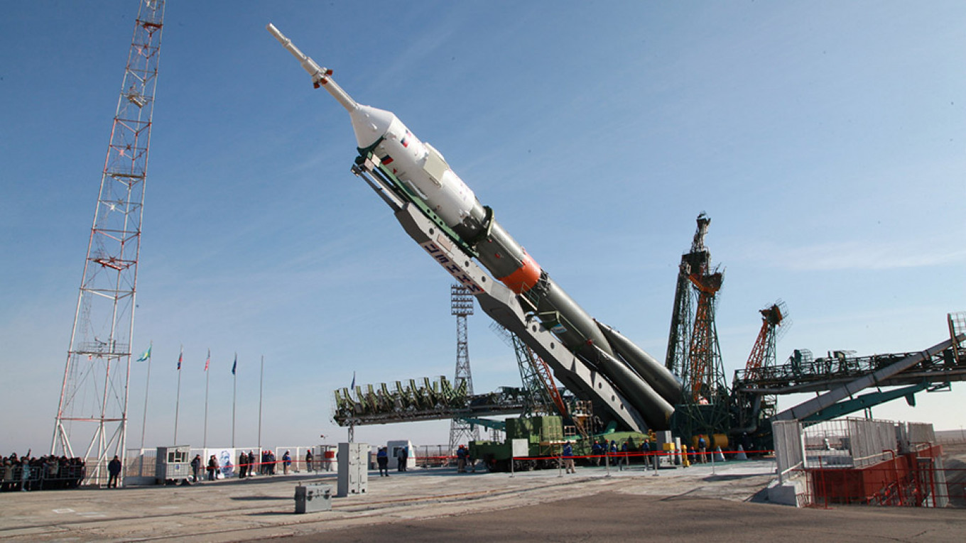 Roscosmos Diperkirakan Luncurkan Satelit Low Earth Orbit
